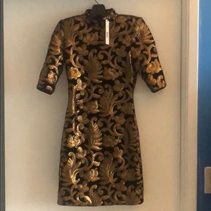 Elegant dress. Velvet and matte gold sequins.